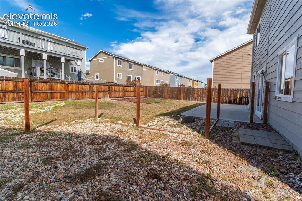 Image 9 of 33: Yard
