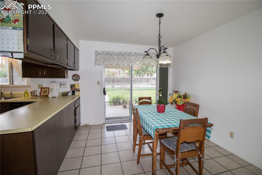 Image 10 of 30: Dining Area