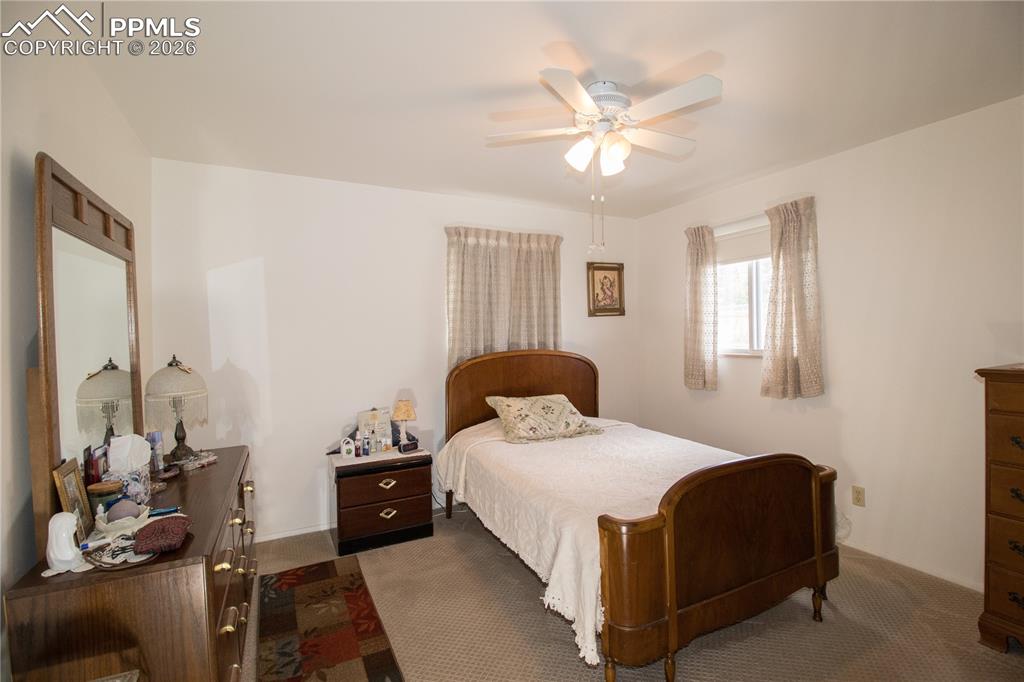 Image 16 of 30: Bedroom