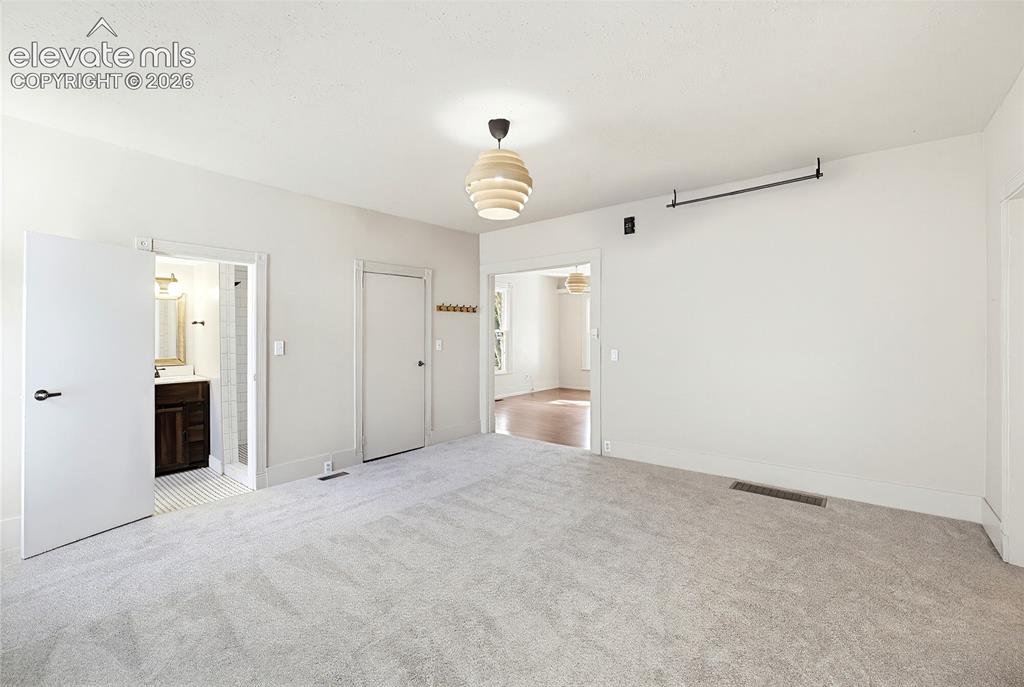 Image 11 of 48: Great Room