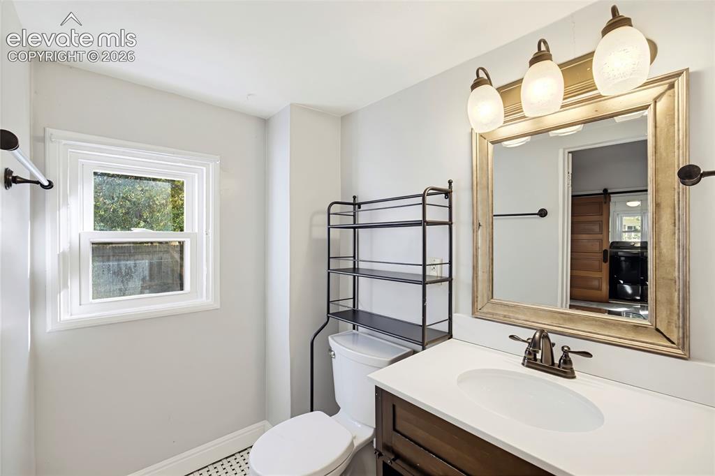 Image 14 of 48: Bathroom