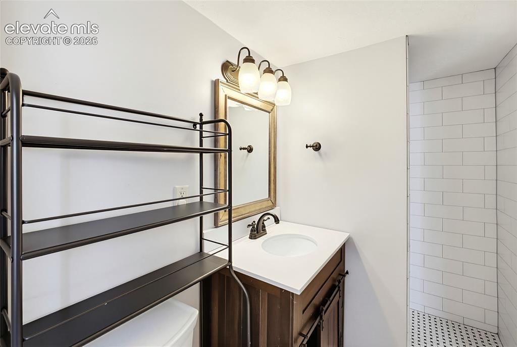 Image 15 of 48: Bathroom
