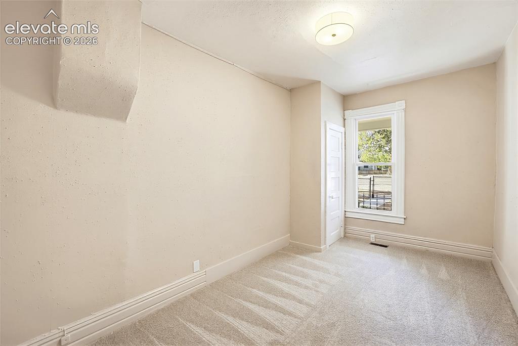 Image 17 of 48: Bedroom
