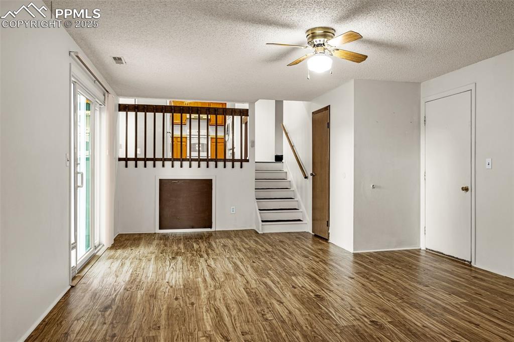 Image 11 of 30: Living Room