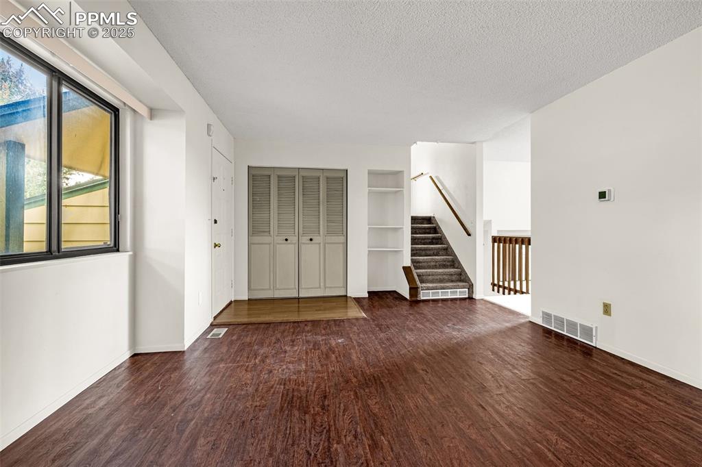 Image 4 of 30: Living Room