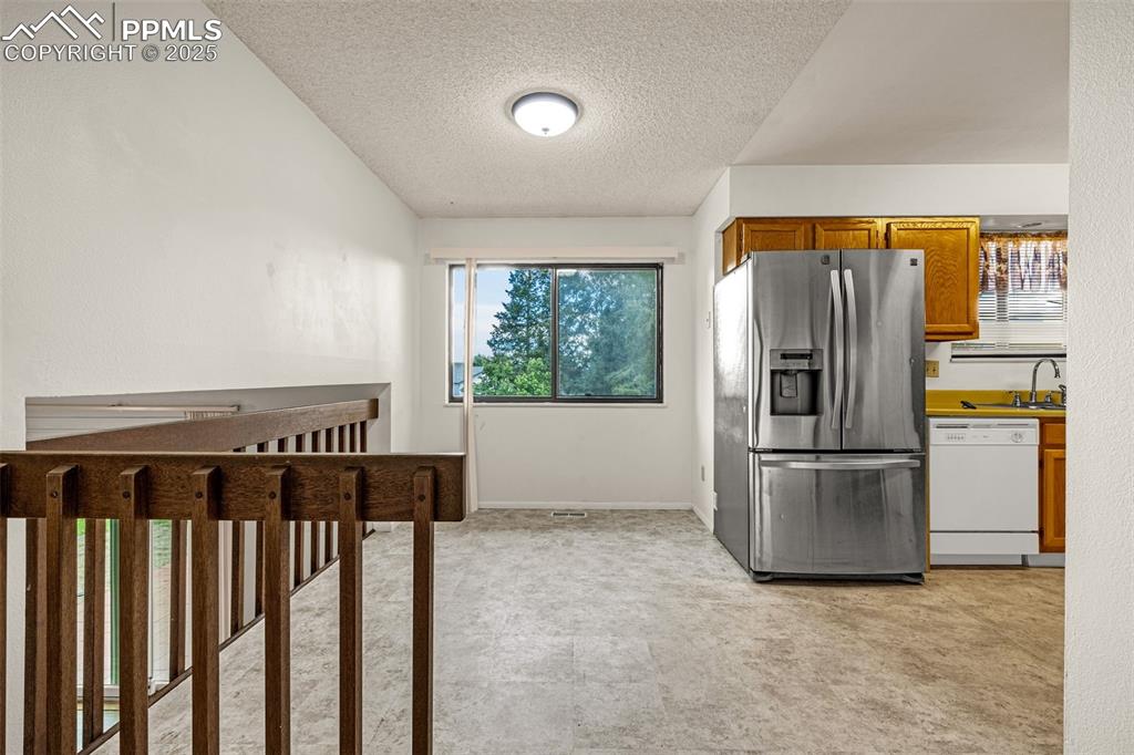 Image 6 of 30: Kitchen
