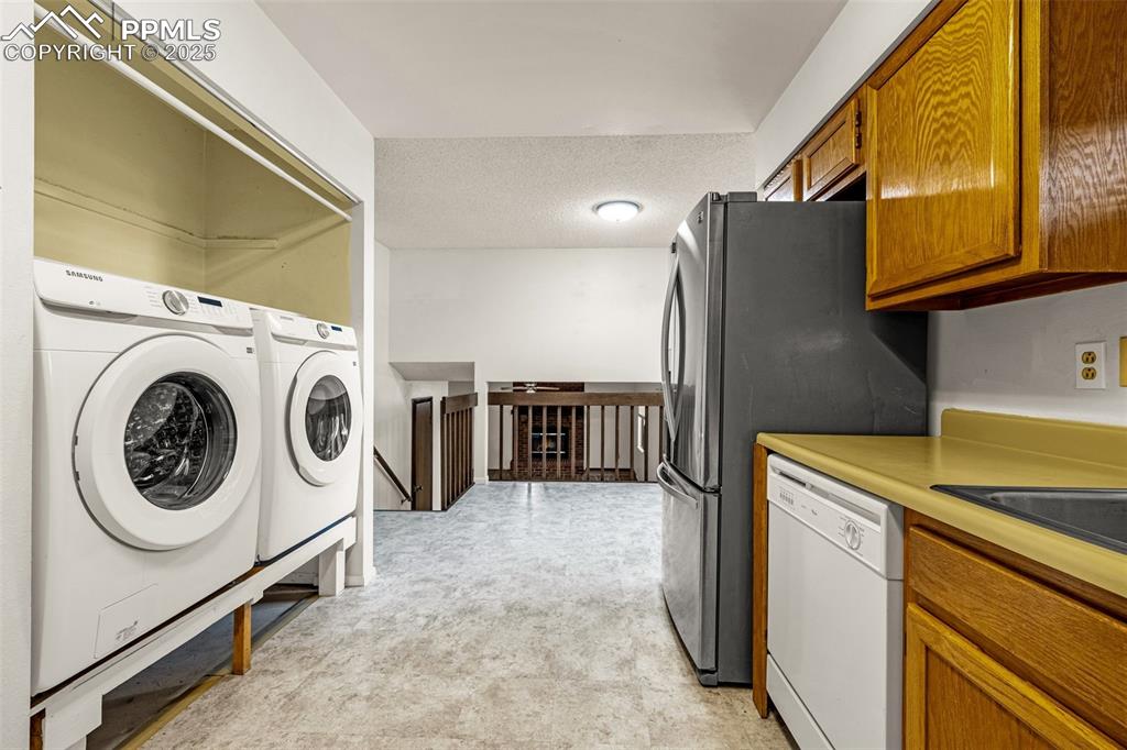 Image 8 of 30: Laundry