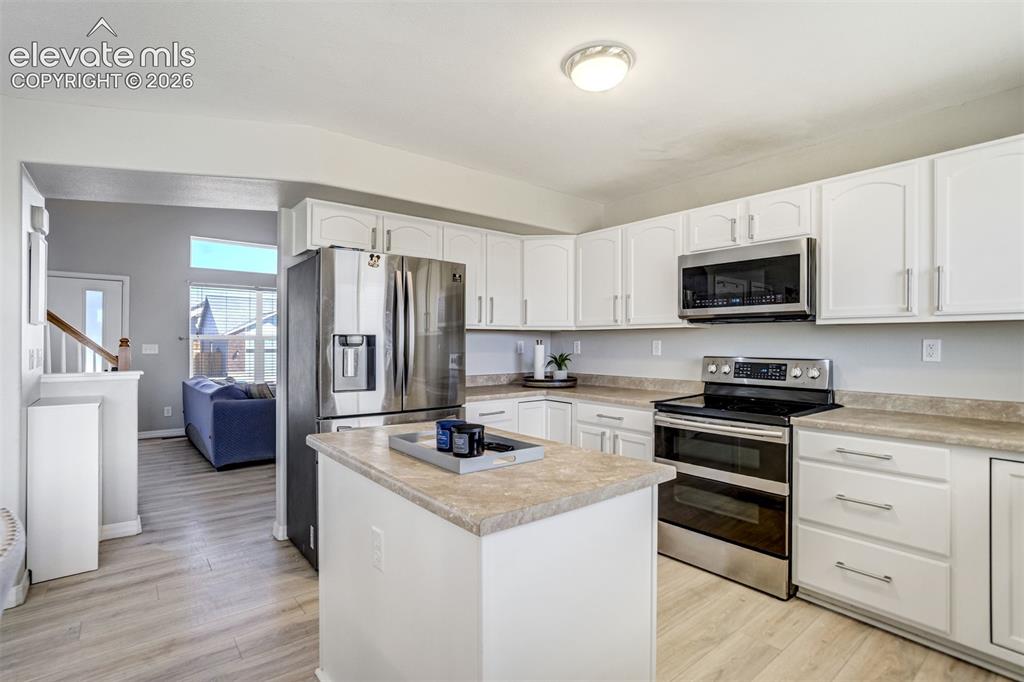 Image 17 of 47: Kitchen