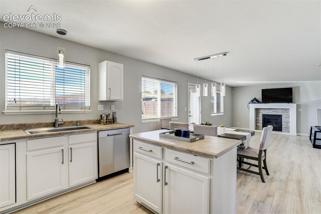 Image 18 of 47: Kitchen