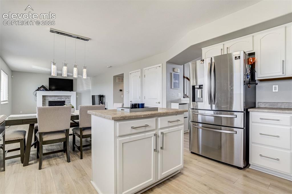 Image 19 of 47: Kitchen