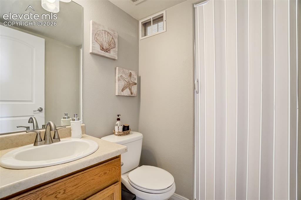 Image 20 of 47: Bathroom