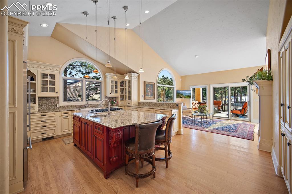 Image 11 of 50: Kitchen