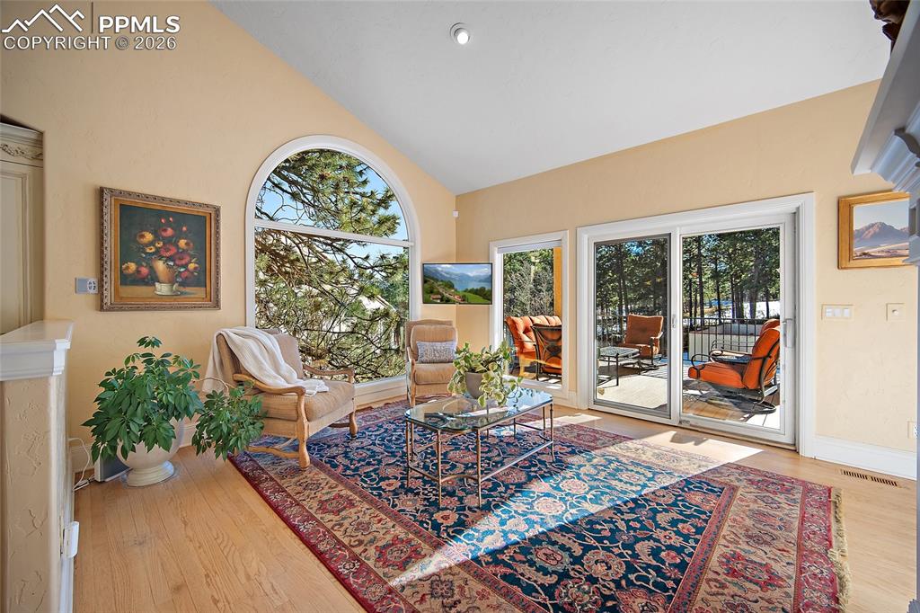 Image 13 of 50: Living Room