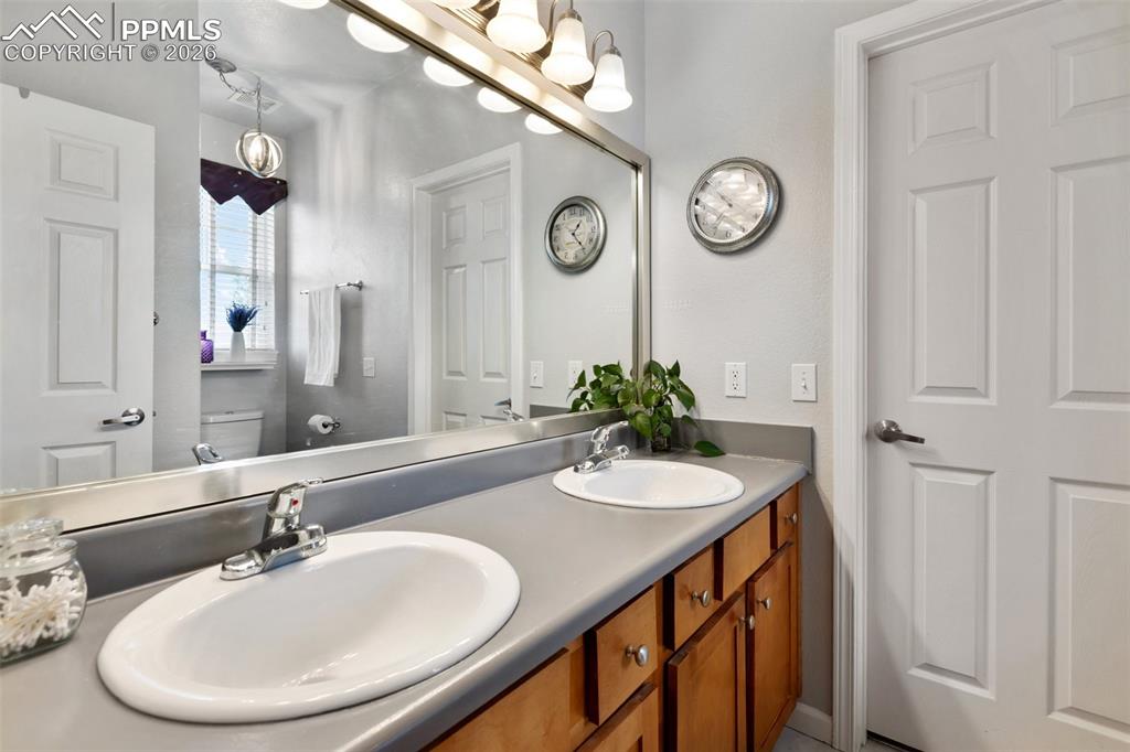 Image 18 of 29: Double lavatories