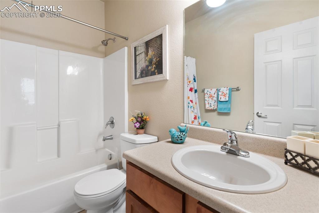 Image 21 of 29: Upper level hall bath