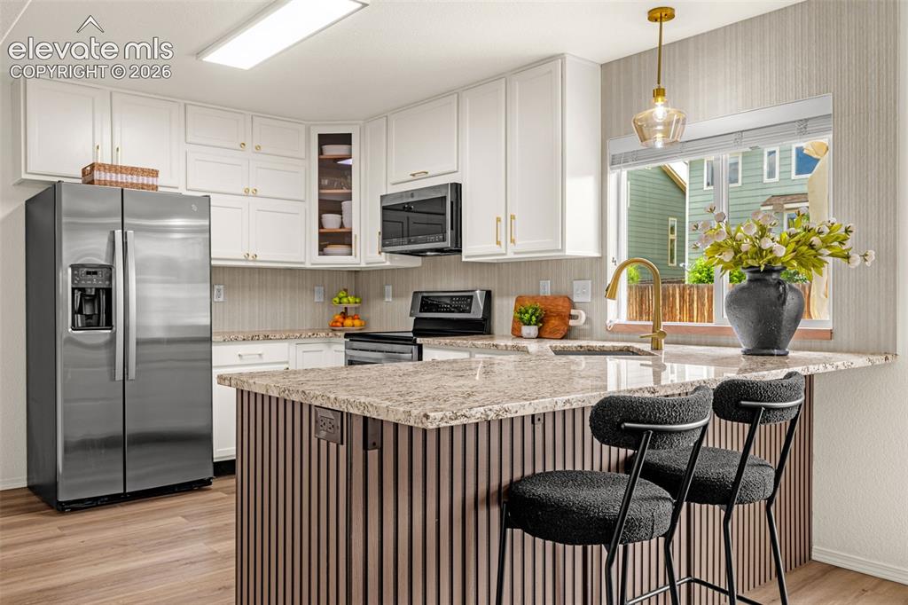 Image 12 of 44: Kitchen