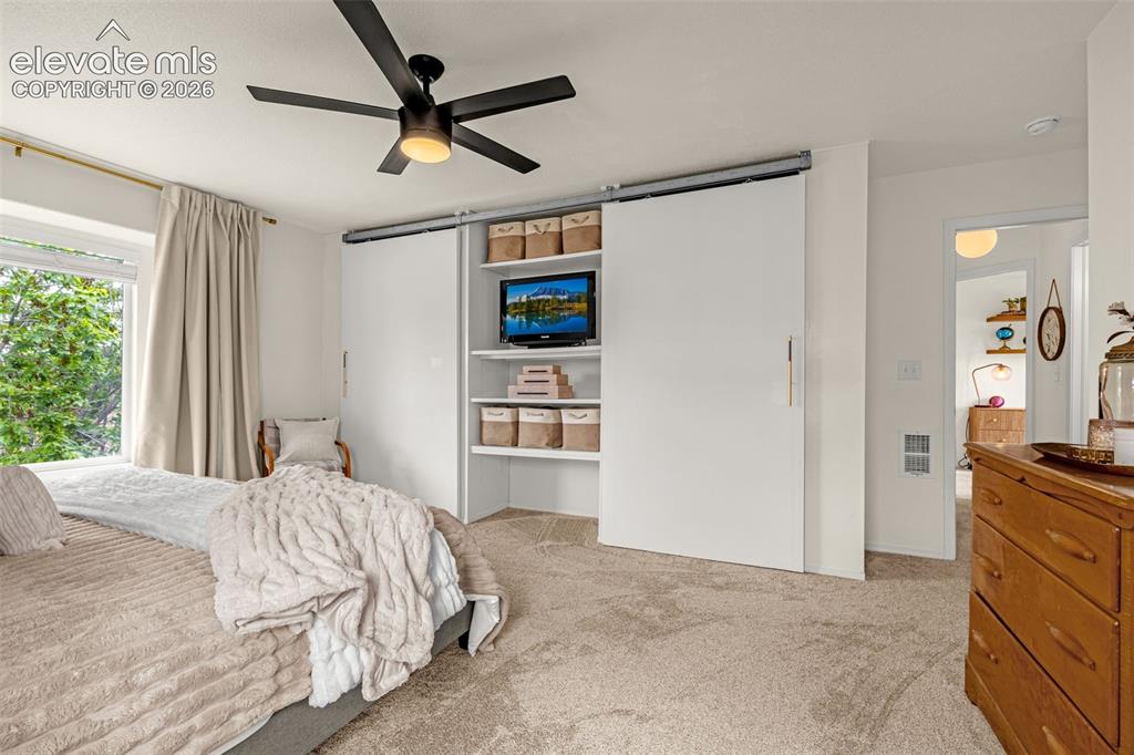 Image 19 of 44: Bedroom
