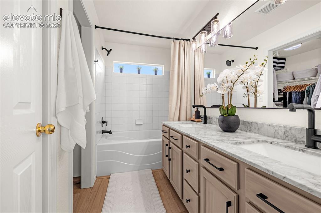 Image 21 of 44: Master Bathroom