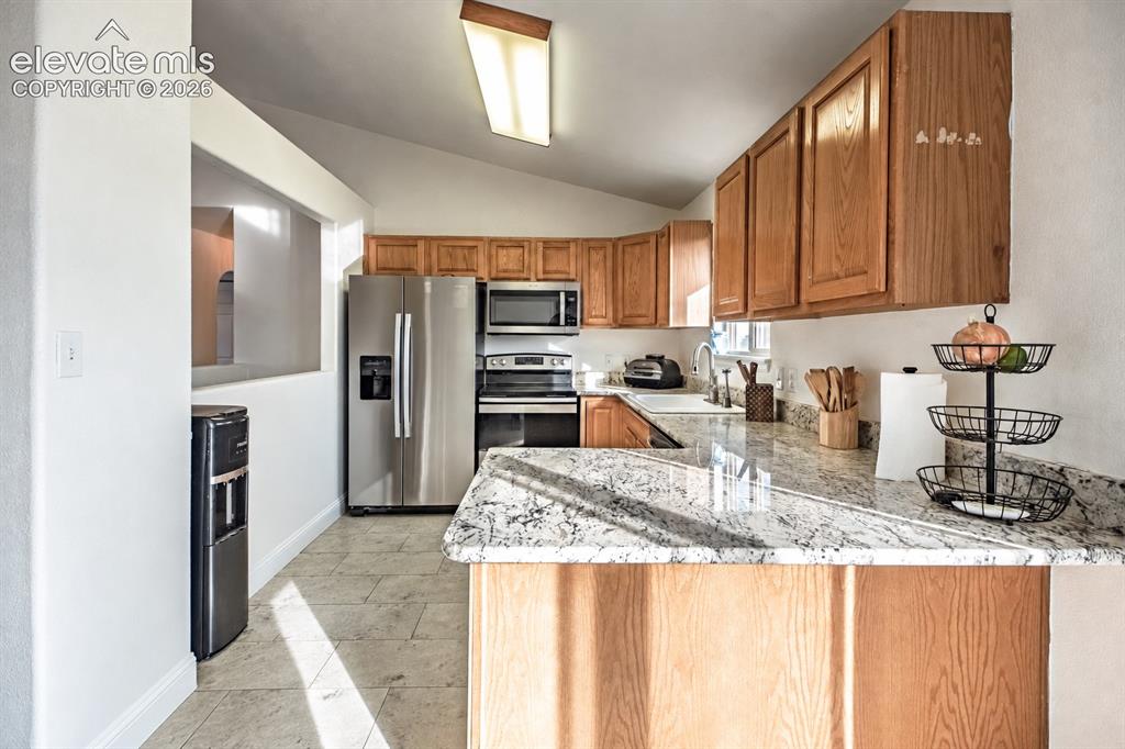 Image 4 of 30: Kitchen