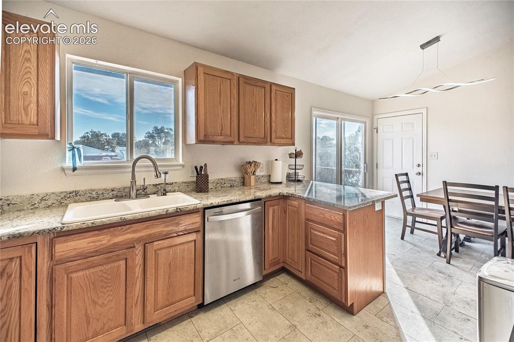 Image 7 of 30: Kitchen