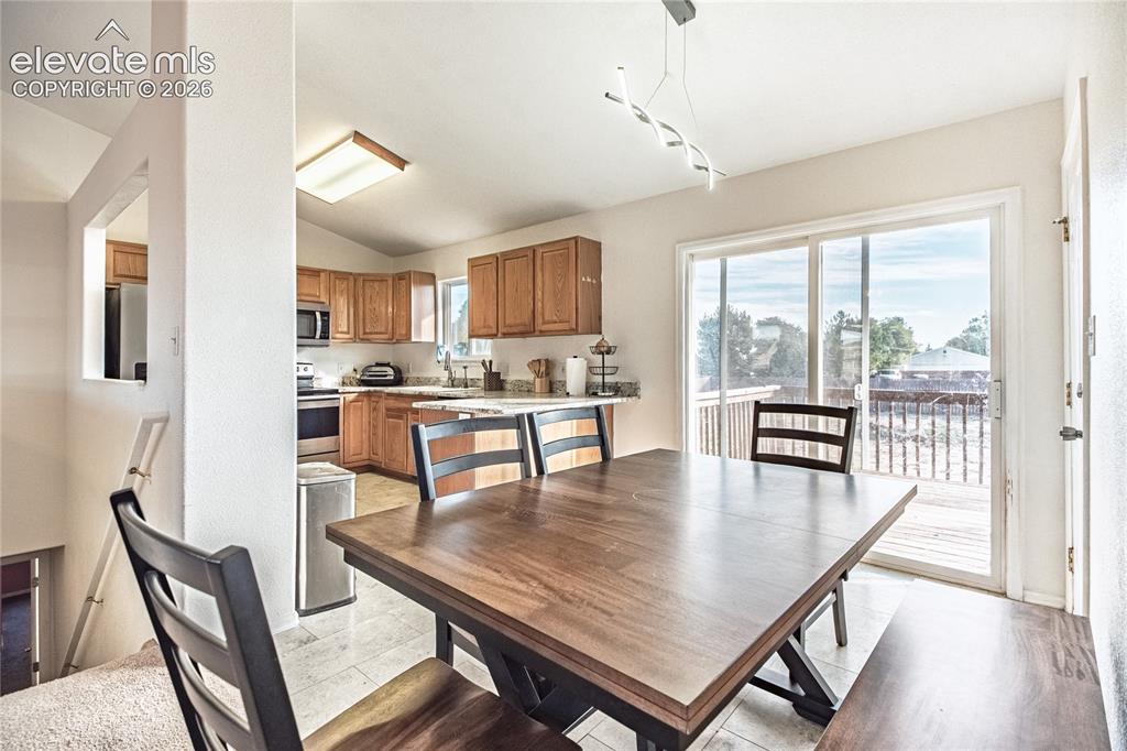 Image 9 of 30: Dining Area