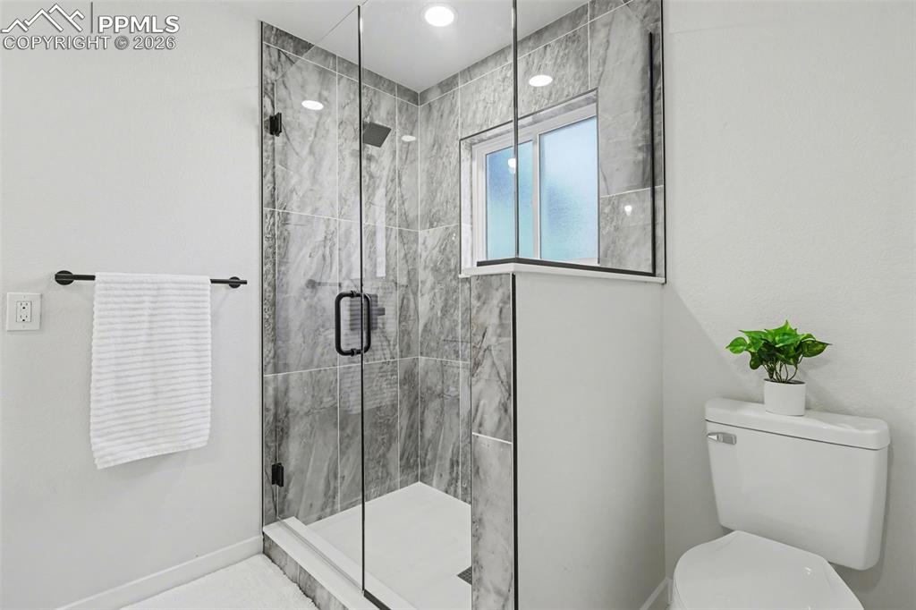 Image 15 of 38: Bathroom