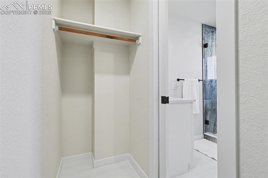 Image 21 of 38: Closet