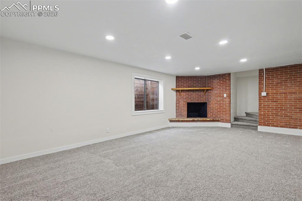 Image 23 of 38: Living Room