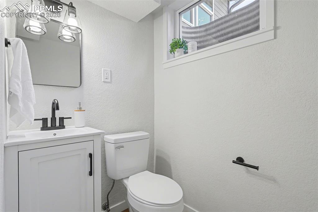 Image 26 of 38: Bathroom