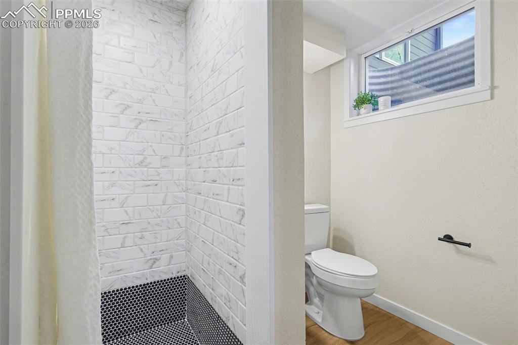 Image 29 of 38: Bathroom