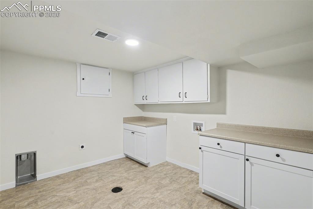 Image 30 of 38: Laundry