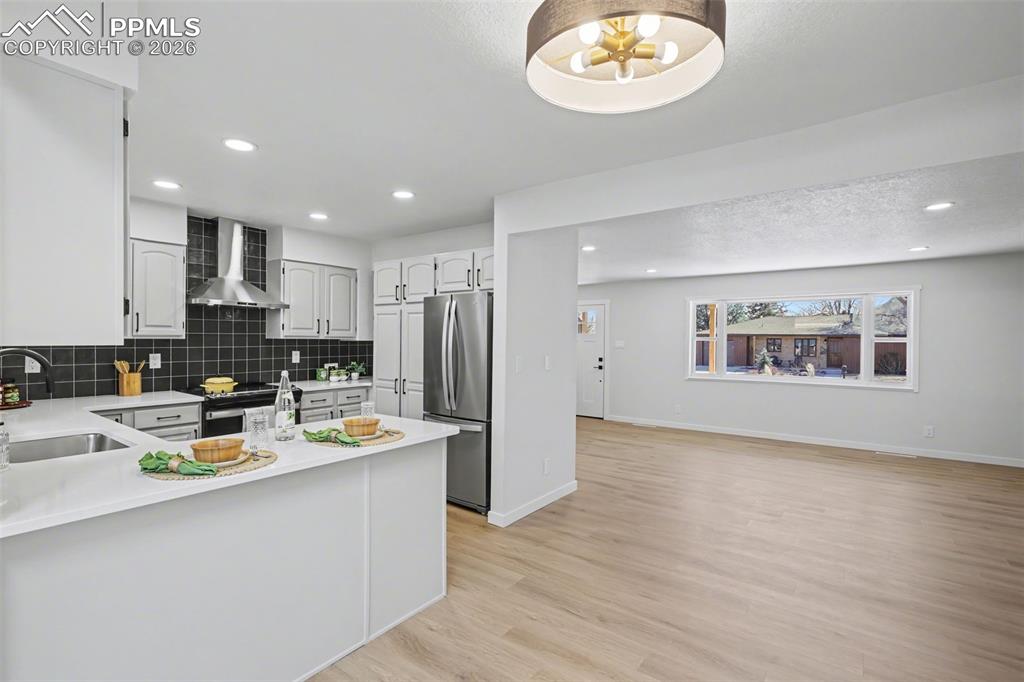 Image 9 of 38: Kitchen