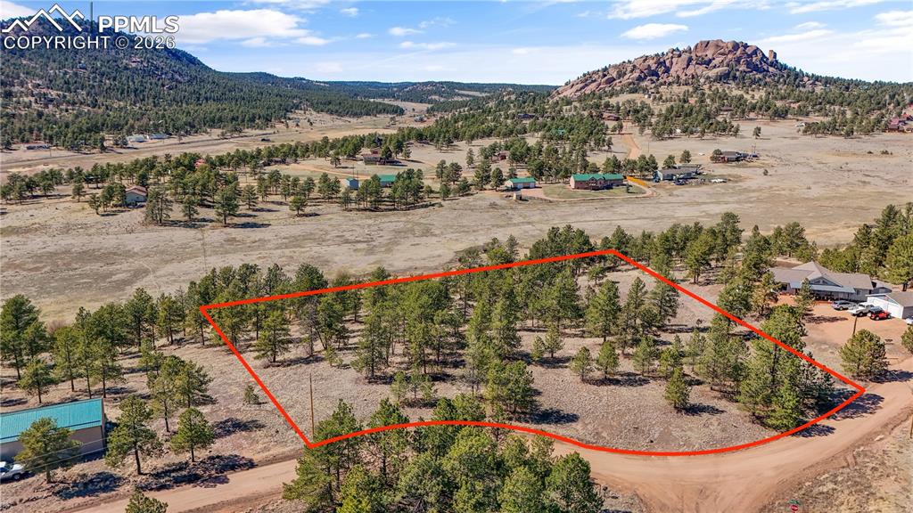 Image 2 of 8: Property lines are approximate and not a survey.