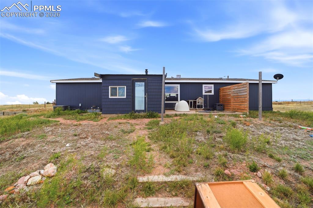Image 14 of 22: Back of Structure