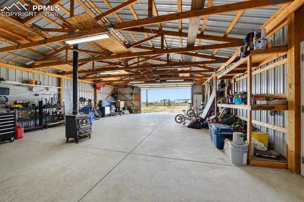 Image 16 of 22: Garage