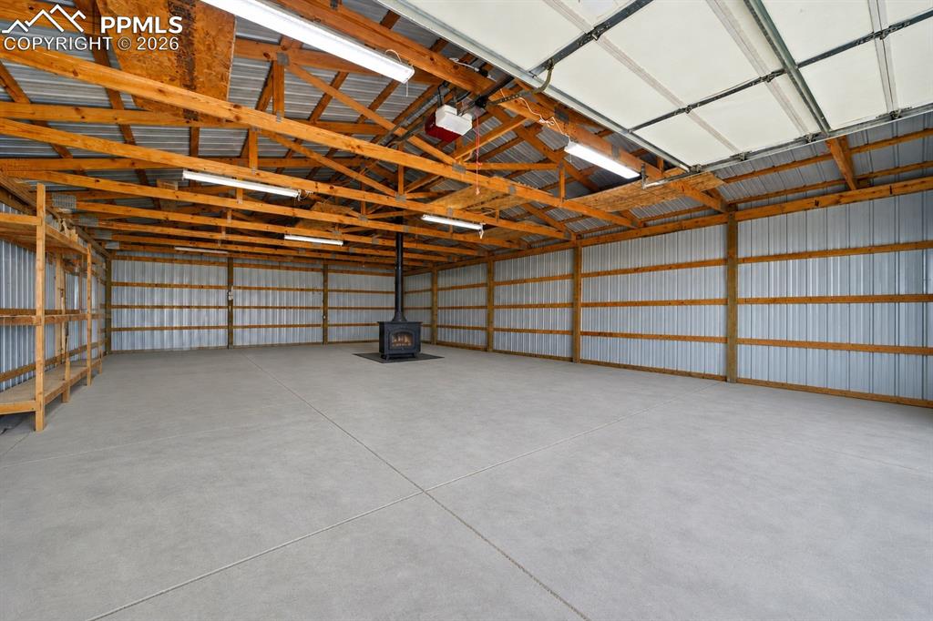 Image 17 of 22: Garage
