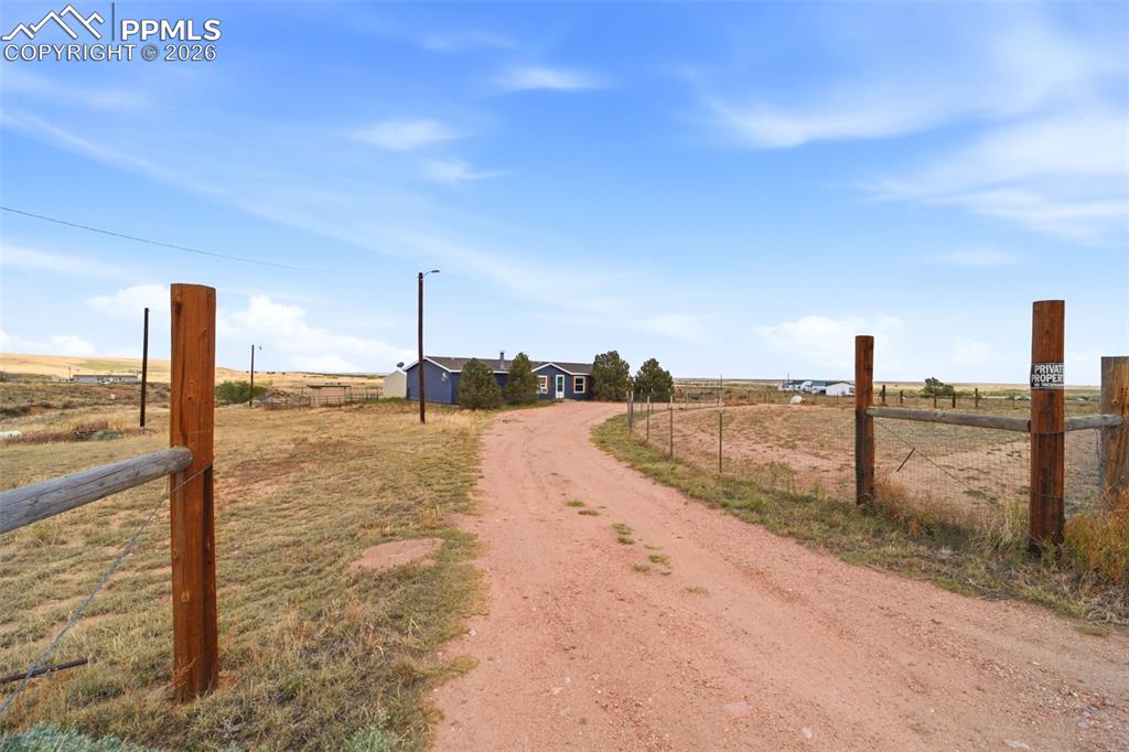 Image 19 of 22: Entry
