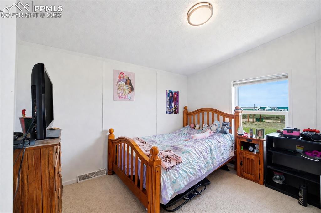 Image 8 of 22: Bedroom