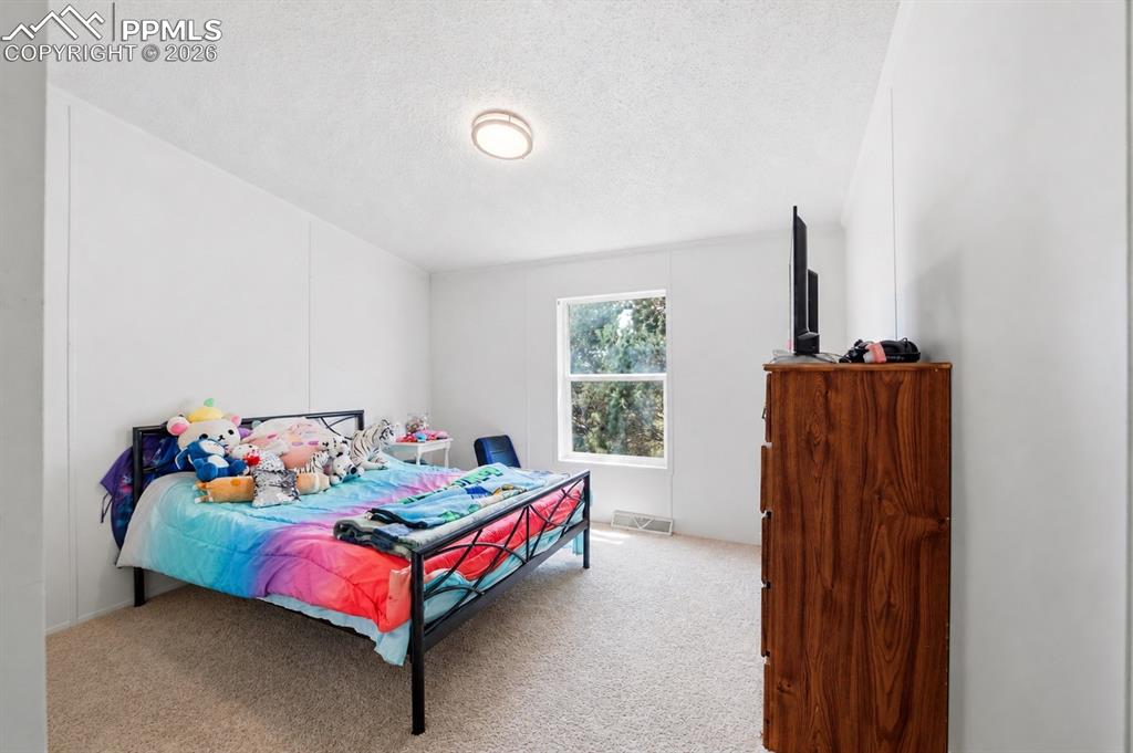 Image 9 of 22: Bedroom