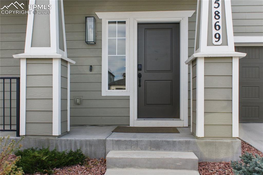 Image 27 of 30: Entry