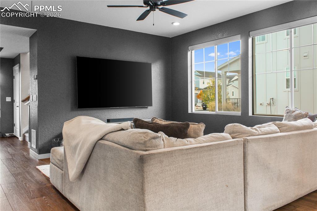 Image 8 of 30: Living Room