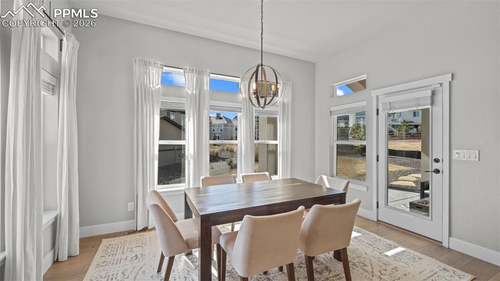 Image 12 of 45: Dining Area