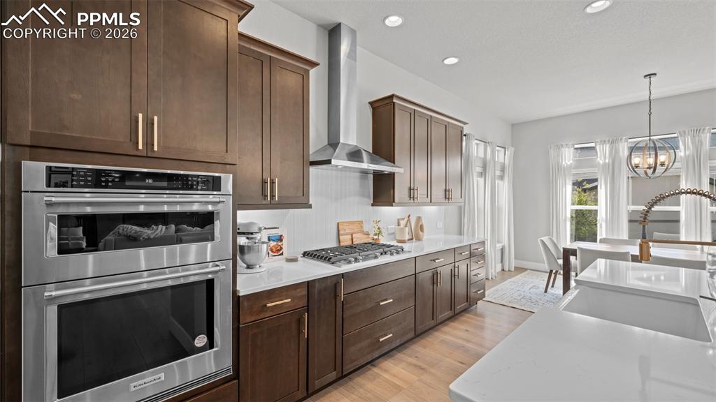 Image 15 of 45: Kitchen