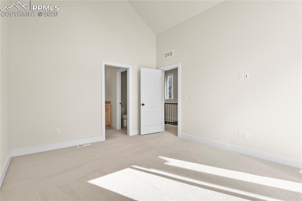 Image 15 of 30: Bedroom