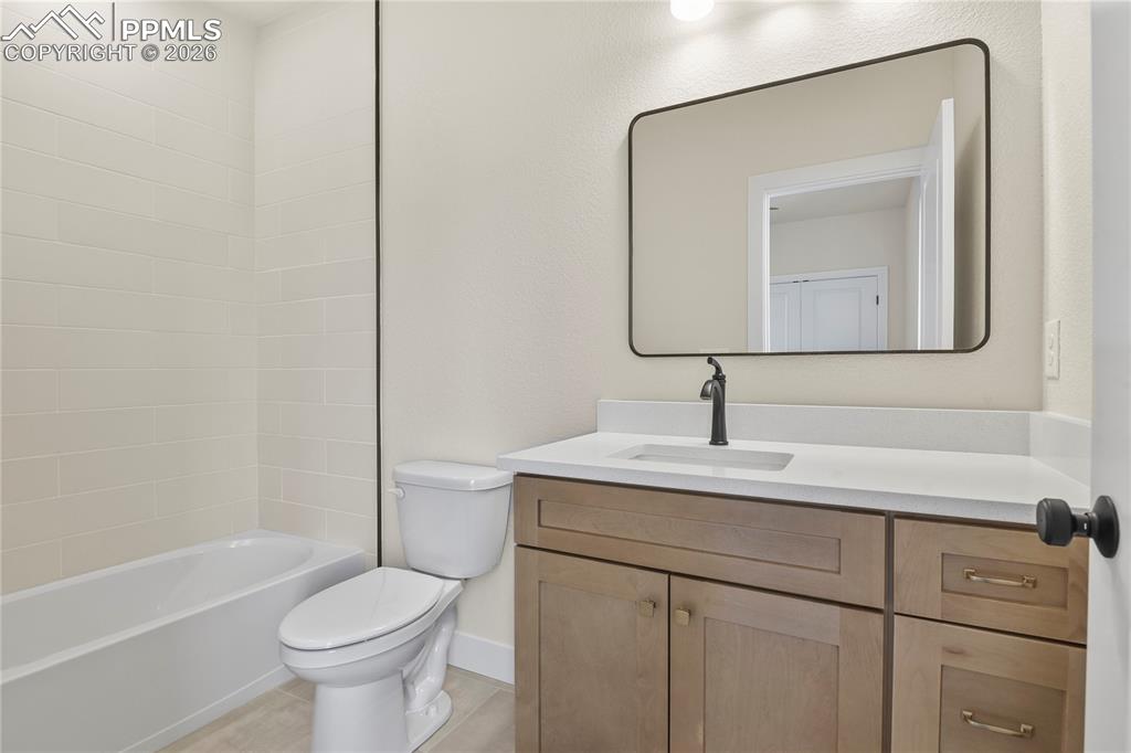 Image 20 of 30: Bathroom