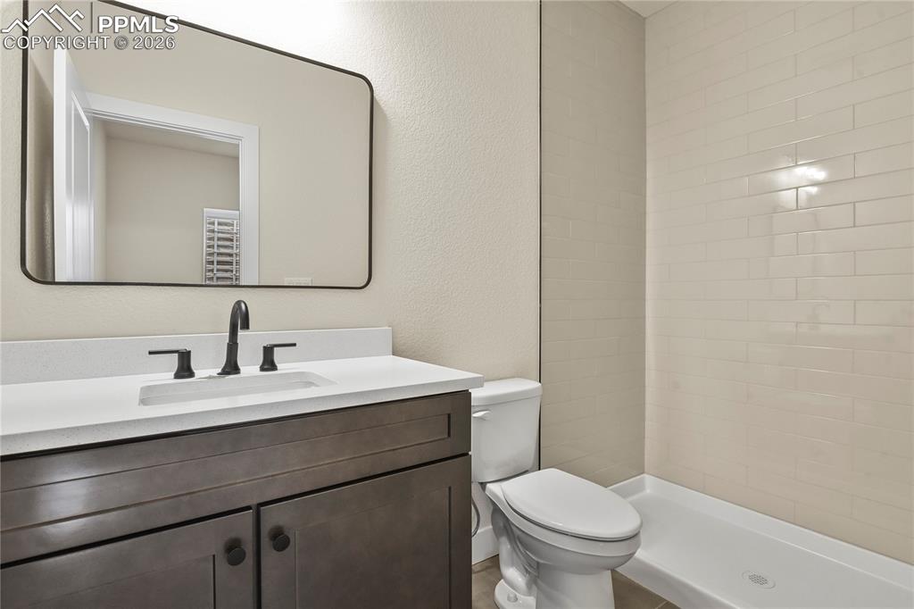 Image 24 of 30: Bathroom