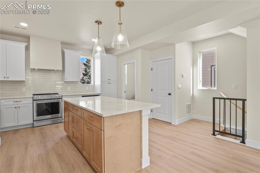 Image 6 of 30: Kitchen