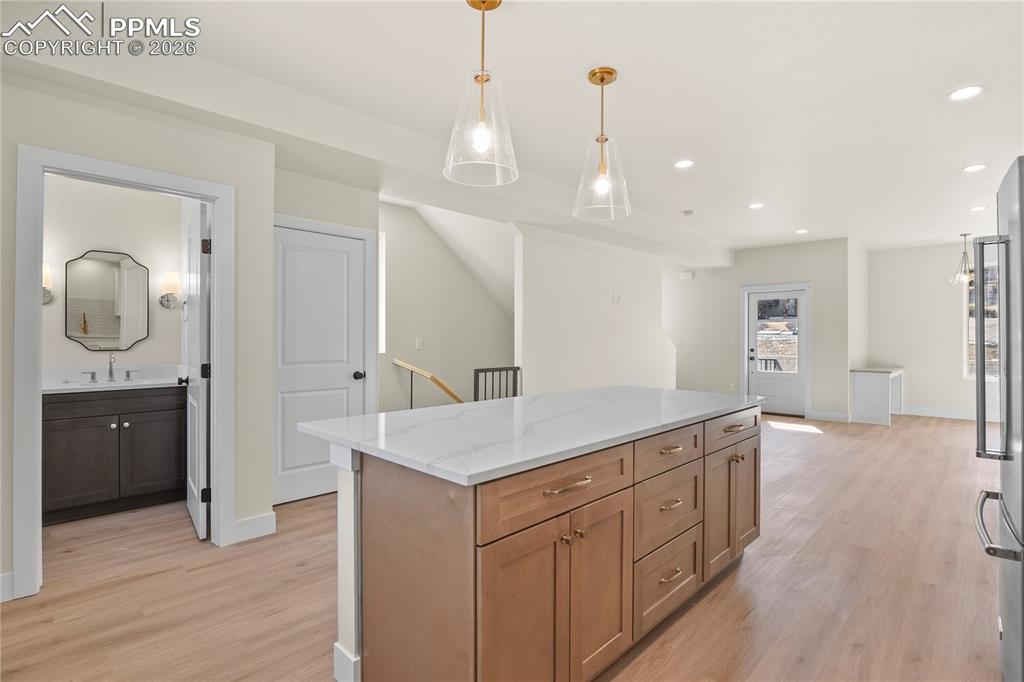 Image 7 of 30: Kitchen