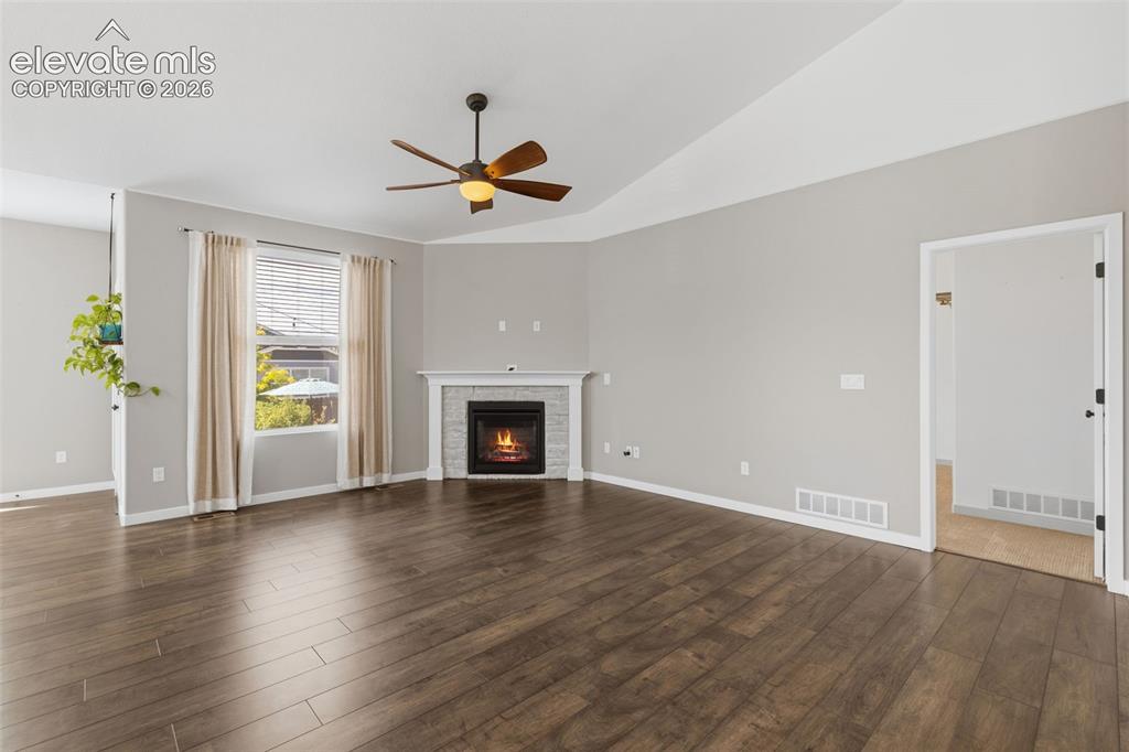 Image 9 of 50: Living Room