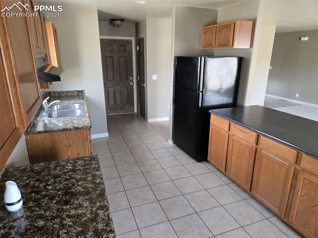 Image 11 of 26: Kitchen